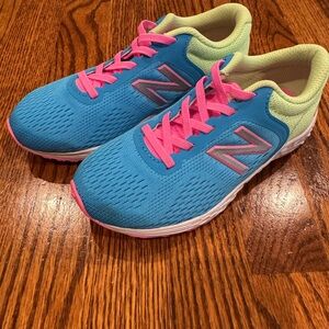 Gently used girl size 1 New Balance shoes!